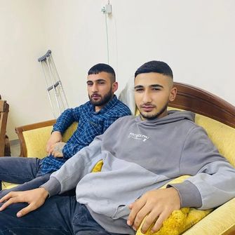 Serdar ve kardeşi Umut Akipa (sağda).