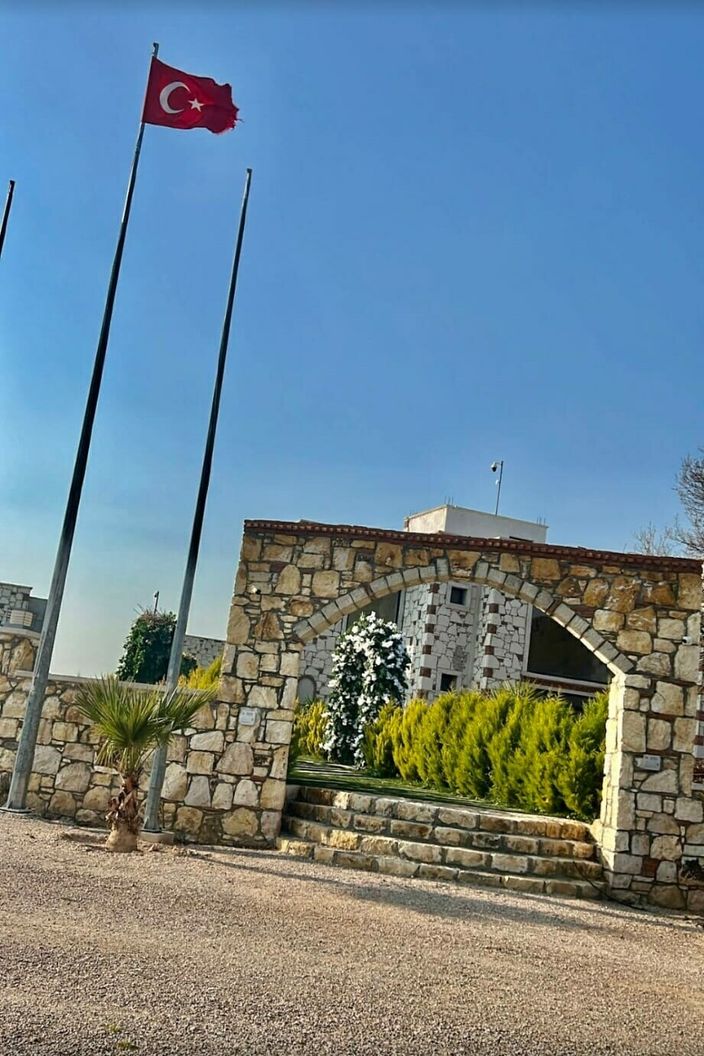 Dekoratif kemerin yıkılmadan önceki hali