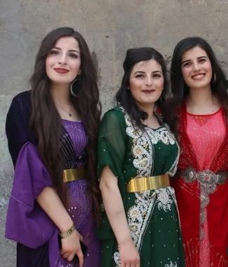 Nesrin (solda), Sibel (ortada) ve Ceylan Aytaş (sağda).