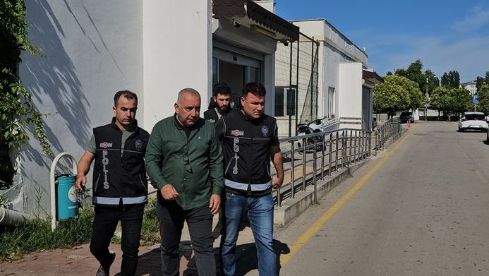 Seyhan Belediye Başkanı Oya Tekin'in eşi Celal Tekin.