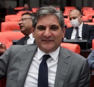 CHP'de 4 dönem milletvekili olan Aykut Erdoğdu.