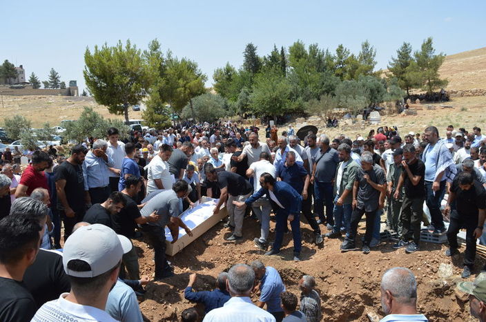 Mardin'de ağıtlar yükseldi, gözyaşları sel oldu.
