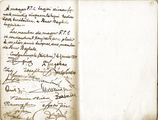 Fenerbahçe’yi 2 Ocak 1924’te ziyaret eden Macar heyeti, defteri Macarca ve Fransızca yazarak imzalamış.
