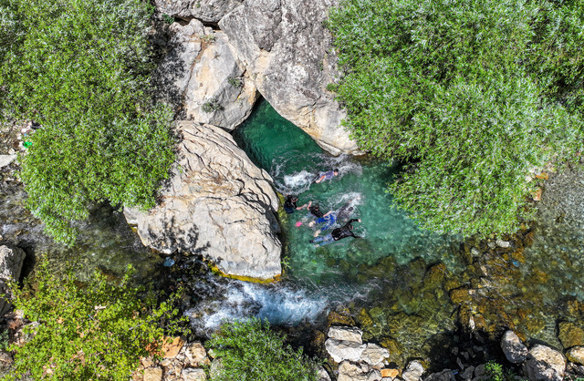 <span><strong>"ÇEVRE İLLERDEN ZİYARETÇİLERLE YAZ AYLARINDA NÜFUSUMUZ İKİ KATINA ÇIKABİLİYOR"</strong></span>