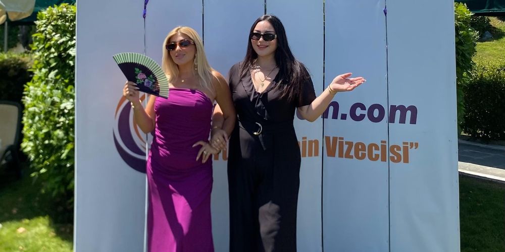 Işıltılı bir havuz partisi...