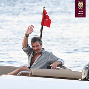 Dümene geçip koyları gezdi