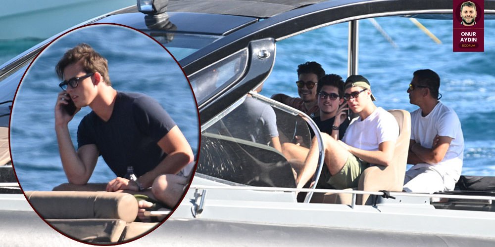 Arkadaşlarıyla tatilde...