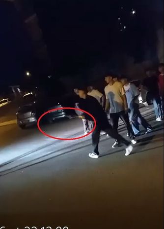Tutuklanan şüphelilerin başka bir olayda kılıç çektiği video ortaya çıktı.