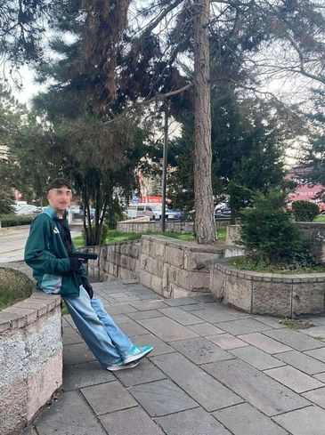 Tutuklanan 14 yaşındaki Taha Z., silahla fotoğraf çektirmiş.