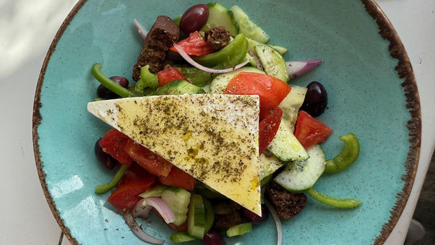 Spilia’da çoban/Yunan salatası belki de Yunanistan’ın en iyisi.
