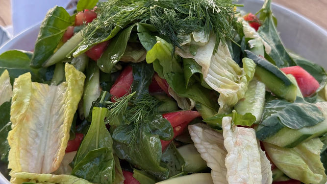Paraliaki’nin çok basit gibi görünen salatası.