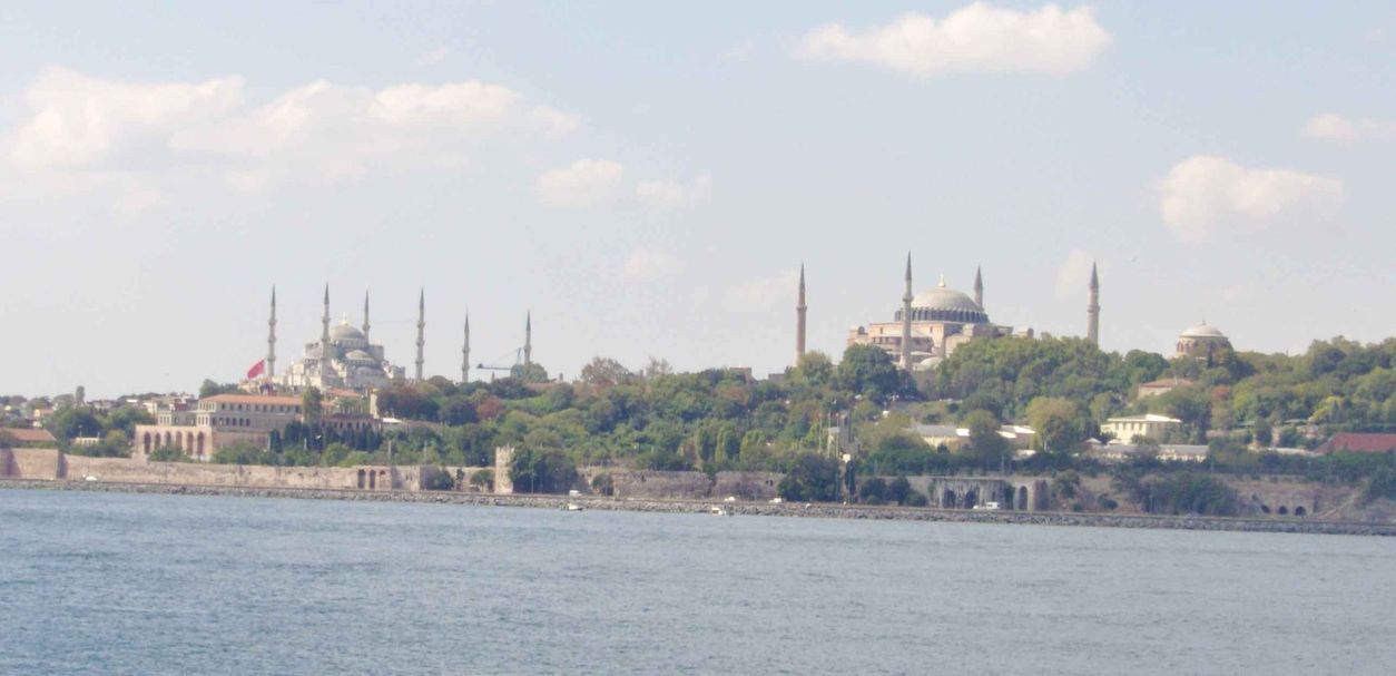 Sultanahmet Camii ve Ayasofya Camii'nin de yer aldığı tarihi yarımadanın günümüzdeki görünümü. 