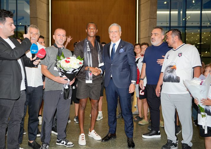 Djalo'ya havalimanında Beşiktaş İkinci Başkanı Hakan Daltaban eşlik etti.