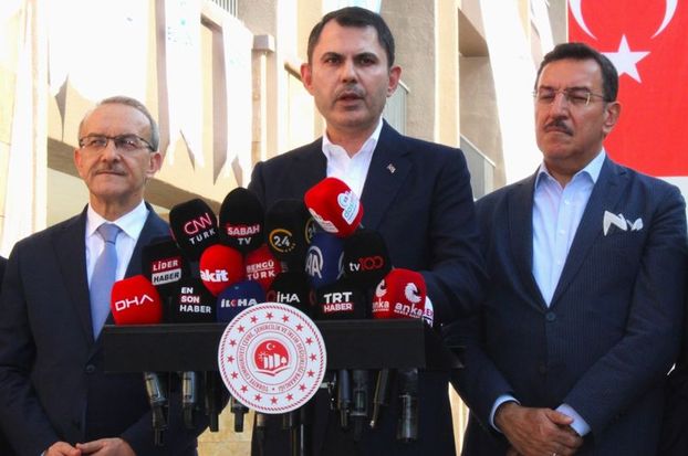 Çevre, Şehircilik ve İklim Değişikliği Bakanı Murat Kurum, Malatya'da 300 bininci deprem konutunun teslim töreninde konuştu. Bakan Kurum 'Yıl sonuna kadar evine girmeyen tek bir kardeşimizi bırakmayana kadar çalışacağız, çalışacağız' dedi