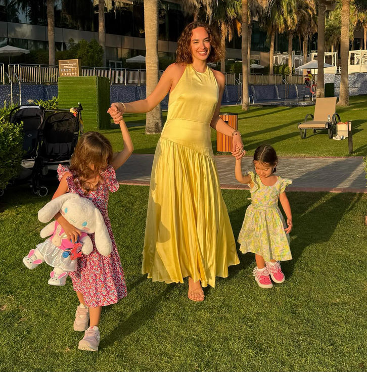 Seda Bakan ve kızları Leyla ile Ela