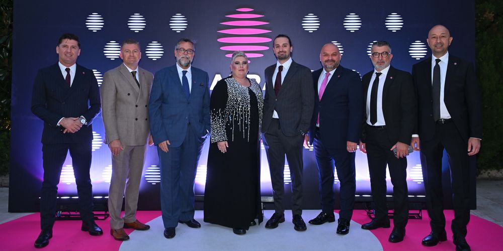 Yalıda özel davet...