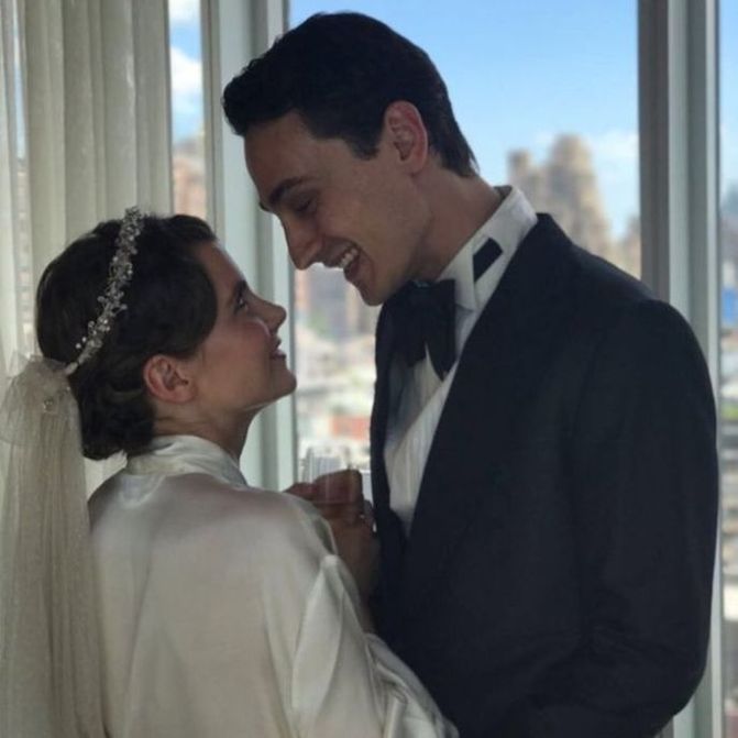 Ayşecan Tatari, ABD'de evlendiği Edip Tepeli'den boşanmıştı. İkilinin, Müjgan adında bir kızları dünyaya gelmişti.