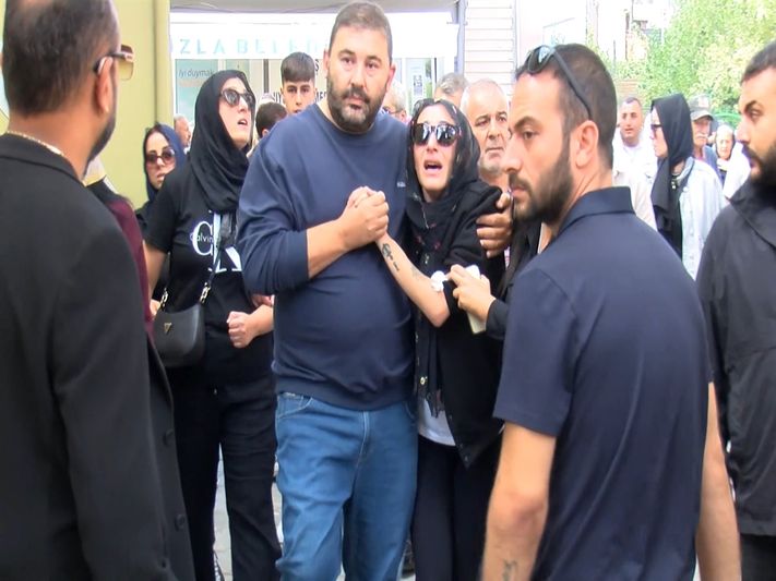 Tuğyan Ülkem Gülter, annesinin cenazesinde fenalaştı