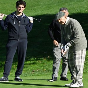 Dede ve torunun golf keyfi