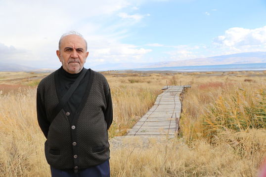 Doğa fotoğrafçısı Ferzende Coşar'ın 17 yıl önce gölde çektiği fotoğraf kareleriyle şu anki görüntüleri, değişimi gözler önüne serdi.