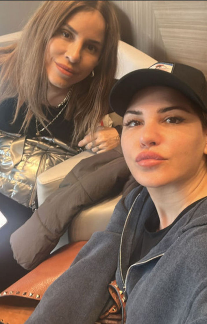 Cihan Ünal ve Türkan Şoray'ın kızları Yağmur Ünal, kardeşini bu mücadelesinde yalnız bırakmıyor.