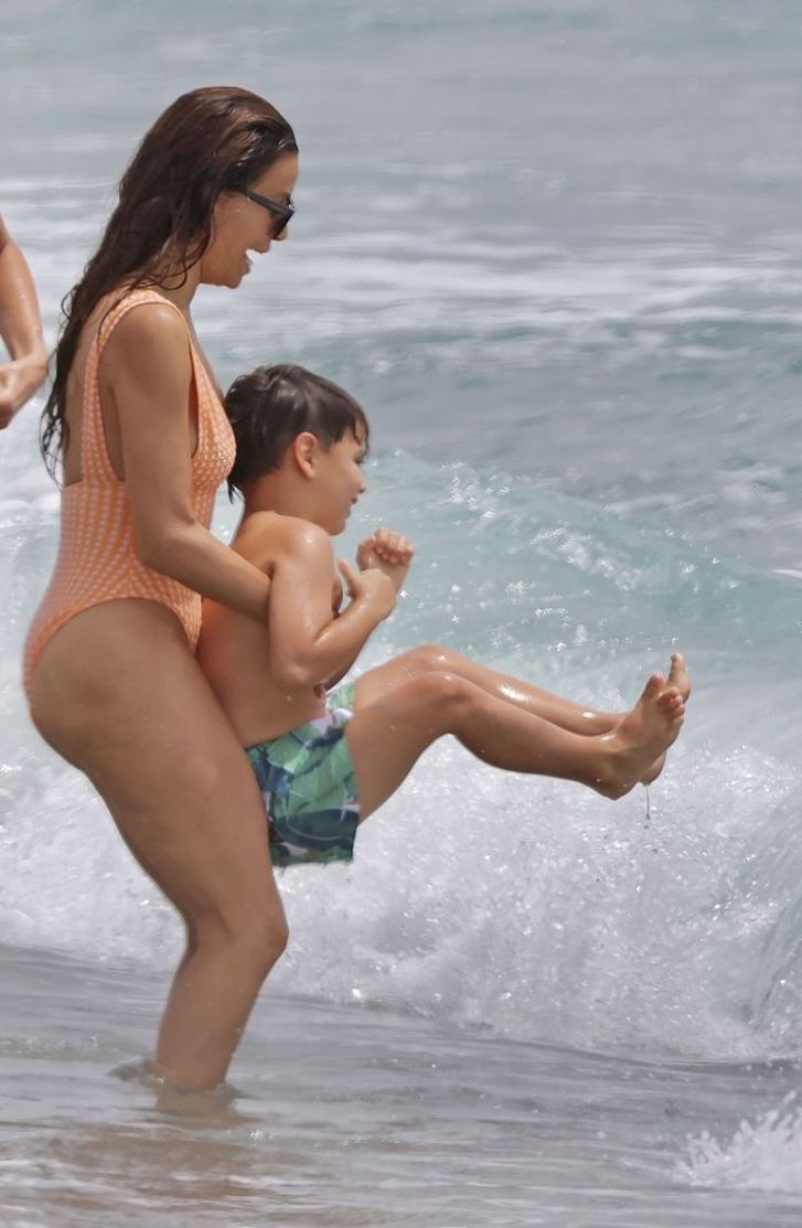 Eva Longoria geçen yaz sık sık Marbella sahilinde görüntülendi