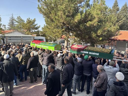 Afyon Bolvadin'de anne ve 2 çocuğu cumartesi günü gözyaşlarıyla toprağa verildi.