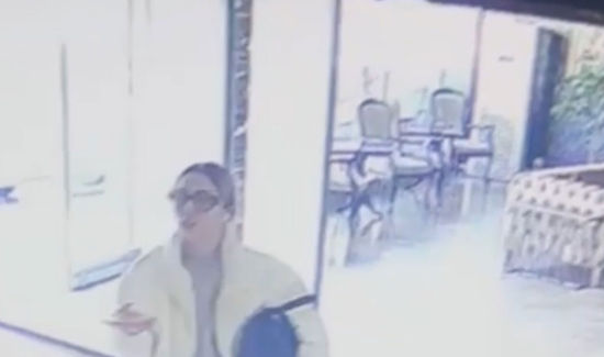 Melisa Kölekçi'nin otele giriş anı kameraya böyle yansıdı.