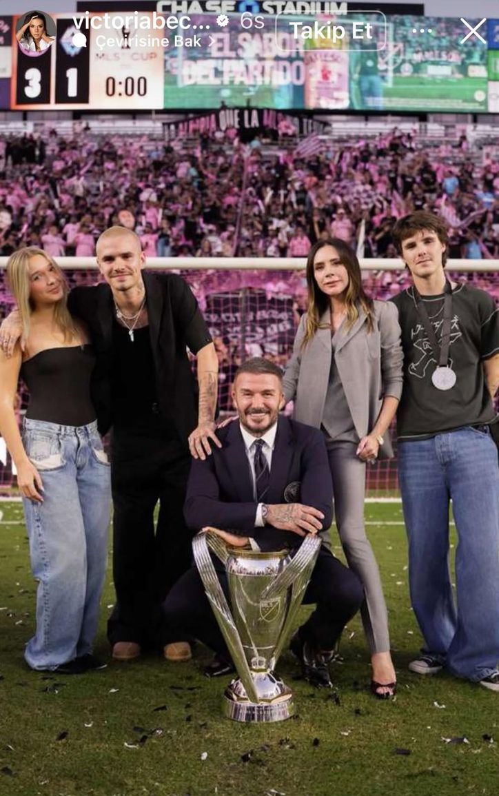 Victoria Bechkam kutlamadaki aile fotoğrafını sosyal medyada paylaştı
