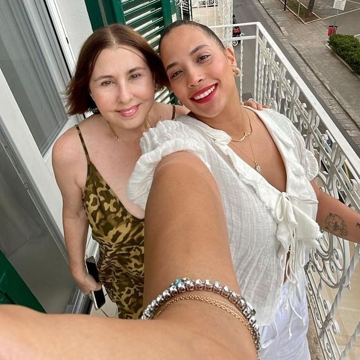 Nilüfer ve Ayşe Nazlı Yumlu