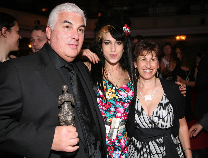Amy Winehouse, anne ve babasıyla
