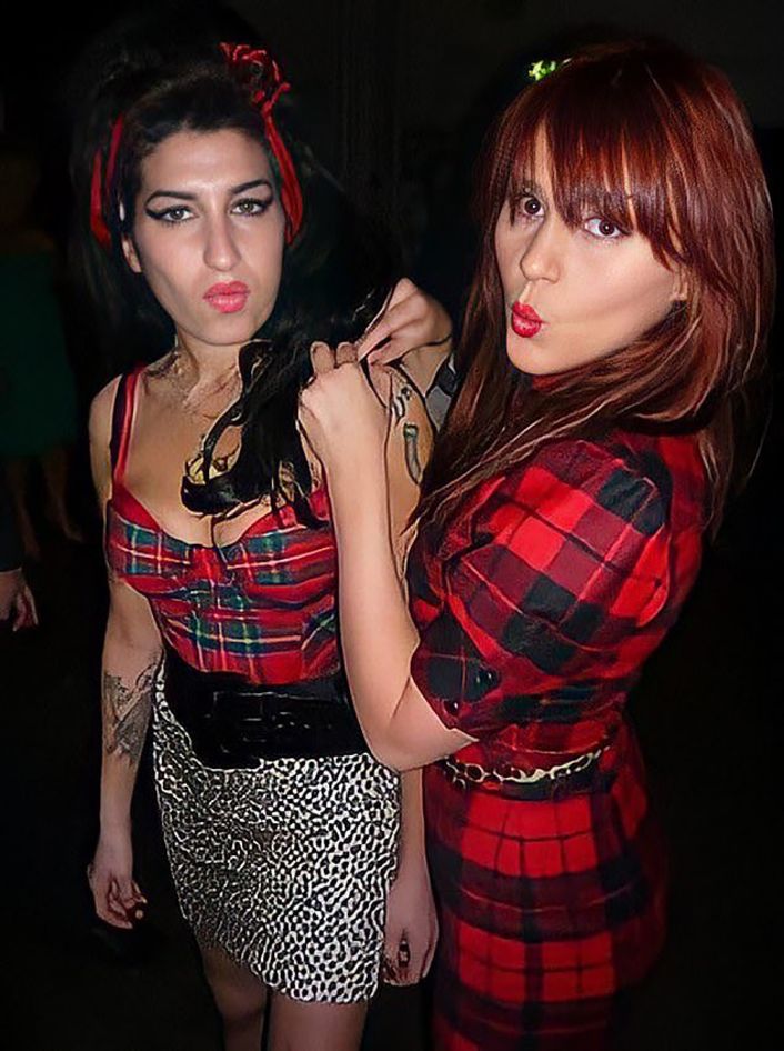 Amy Winehouse ve arkadaşı Naomi Parry