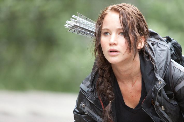  Jennifer Lawrence 'Açlık Oyunları'nda kız kardeşi için hayatta kalma mücadelesi veren Katniss Everdeen rolündeydi