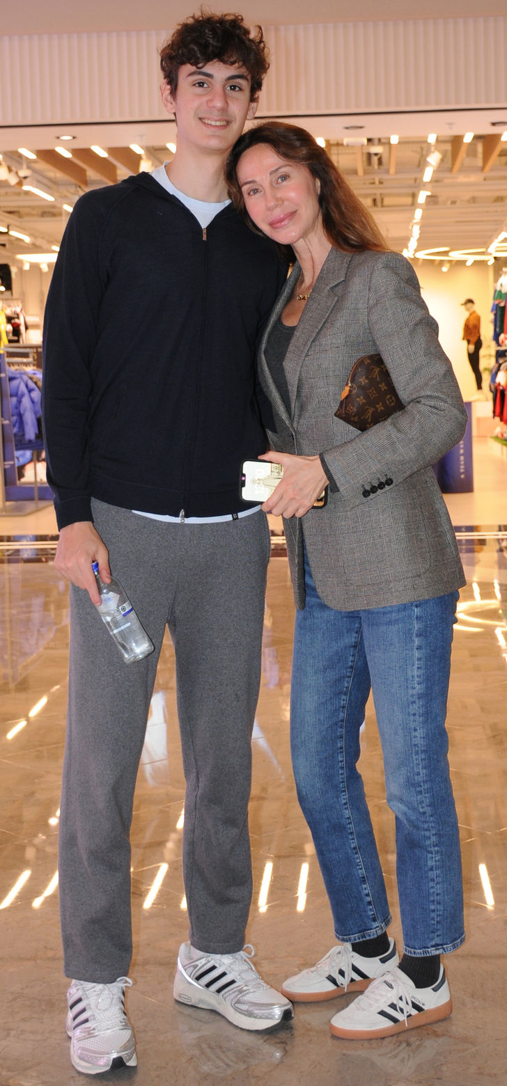 Demet Şener ve oğlu Ömer Kutluay