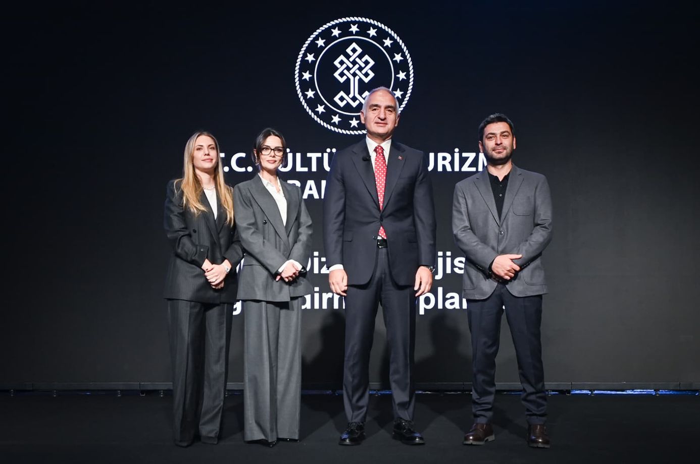 Eda Ece - Sinem Ünsal - Mehmet Nuri Ersoy - Ozan Akbaba