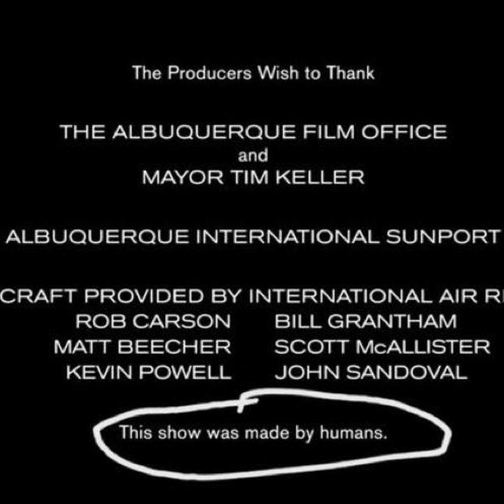 'Pluribus' dizisinin jeneriğinde 'Bu dizi insanlar tarafından yapılmıştır' notu düşüldü