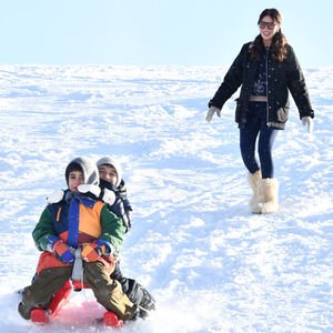 Anne oğulun kar eğlencesi...