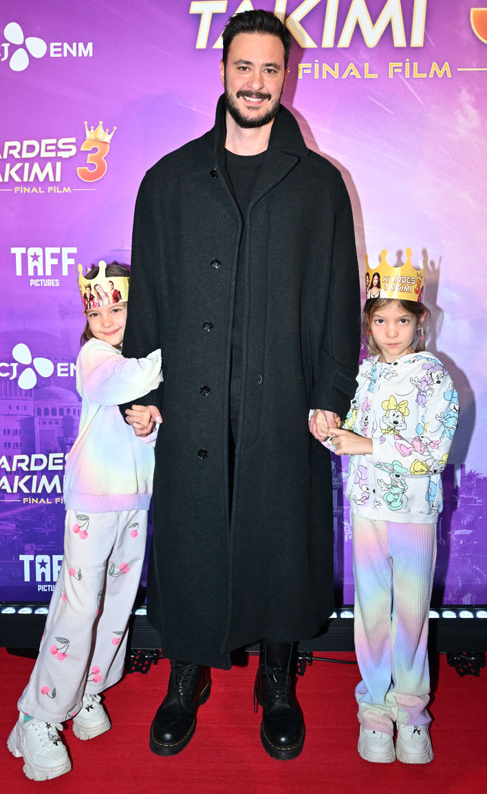 Anıl Altan ve ikiz kızları Alin ile Lina