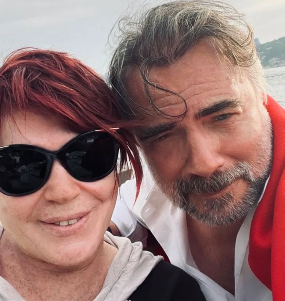 Oktay Kaynarca ile Emel Müftüoğlu'nun yıllara dayanan dostlukları bulunuyor. 