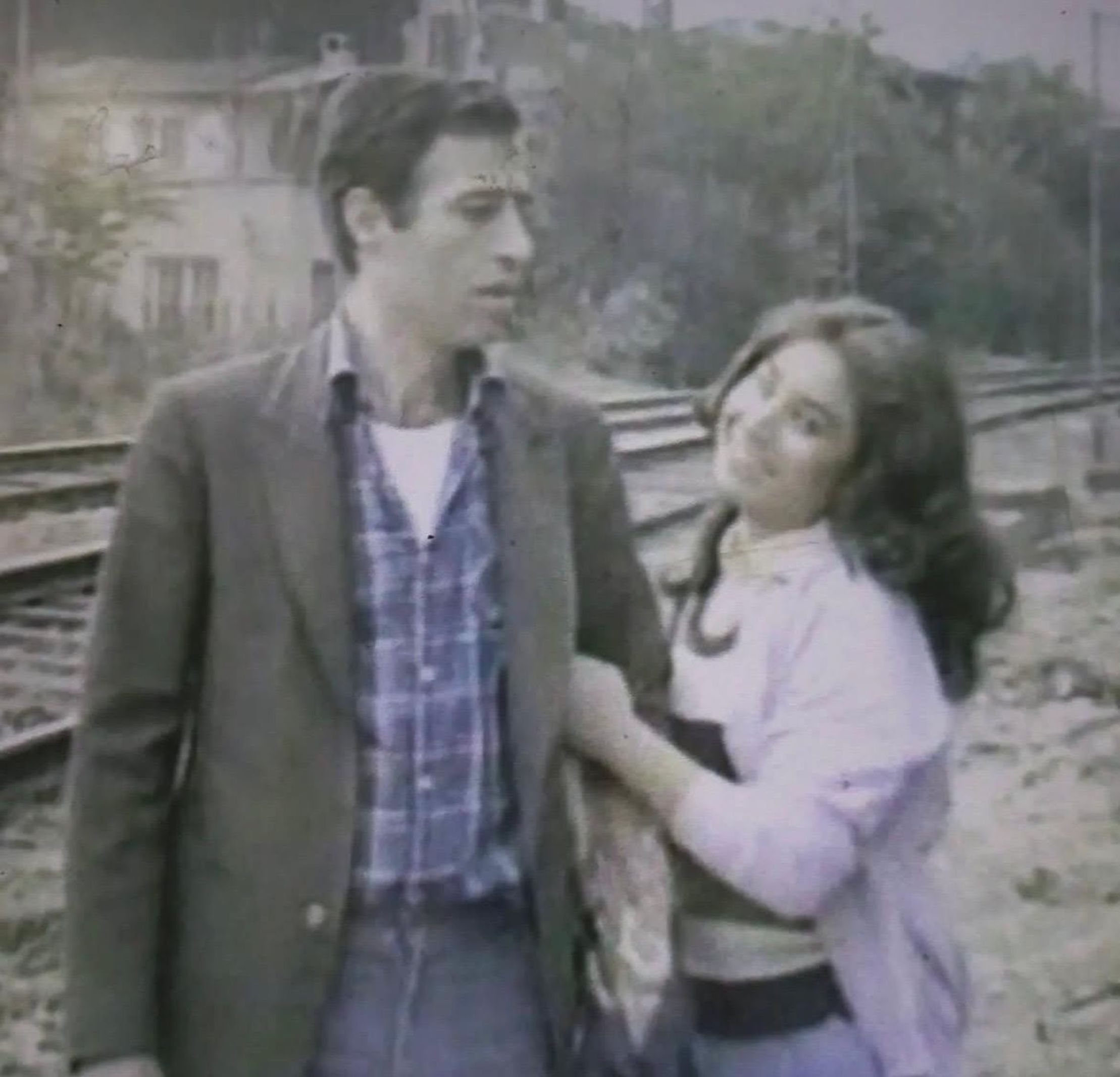 Kariyeri boyunca, sinema filmi ve TV dizisi olmak üzere 54 yapımda rol alan Saadet Gürses, 1978 yapımı 'İyi Aile Çocuğu'nda Kemal Sunal ile birlikte kamera karşısına geçti.