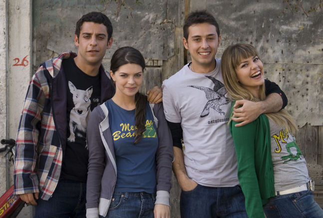 Pelin Karahan, kendisine şöhreti getiren 'Kavak Yelleri'nde, Dağhan Külegeç, İbrahim Kendirci ve Aslı Enver ile rol almıştı.