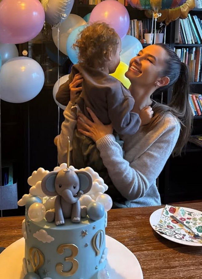 Leyla Lydia Tuğutlu ve oğlu Evren Deniz.