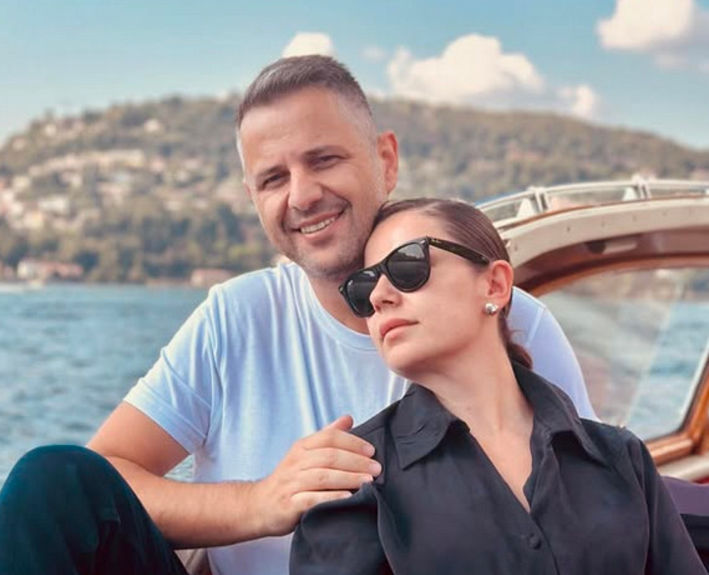    Merve Özbey, 2020'de Kenan Koçak ile evlenmişti.