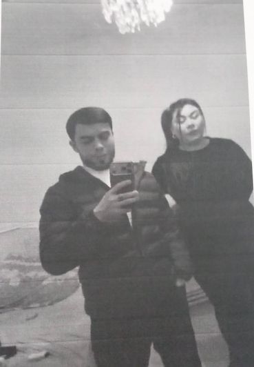 Katil ile maktulun yan yana çekilen fotoğrafı.