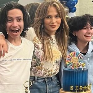 JLO'nun ikizleri 18 yaşında...