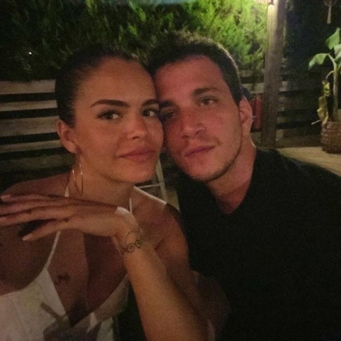 Oyuncu, 2022'de Lara Tümer ile evlenmiş, aynı yıl da kızları Leyla Pera dünyaya gelmişti.