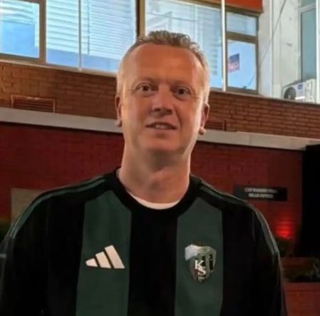 Cem Özer'in iş insanı olduğu öğrenildi.