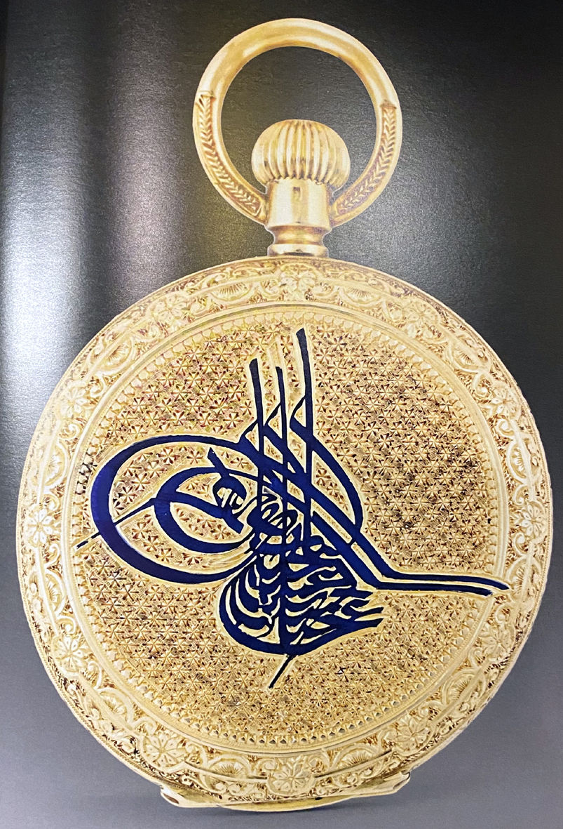Arkasında Sultan Abdülhamid’in tuğrasısının bulunduğu som altından bir saat.
