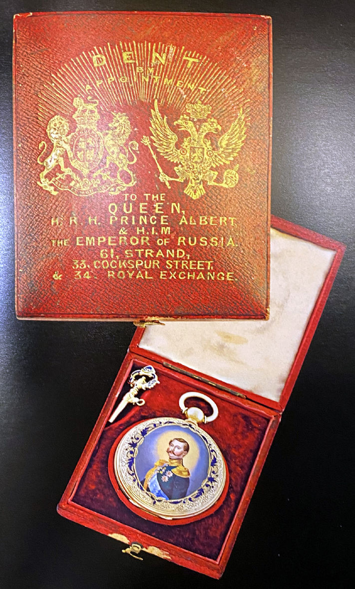 Çar Birinci Nicholas’ın Kraliçe Victoria’ya hediye ettiği saatin orijinal kutusu.