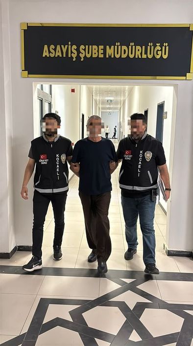 İzzet Kalyon 76 yaşında ve kanser hastası.